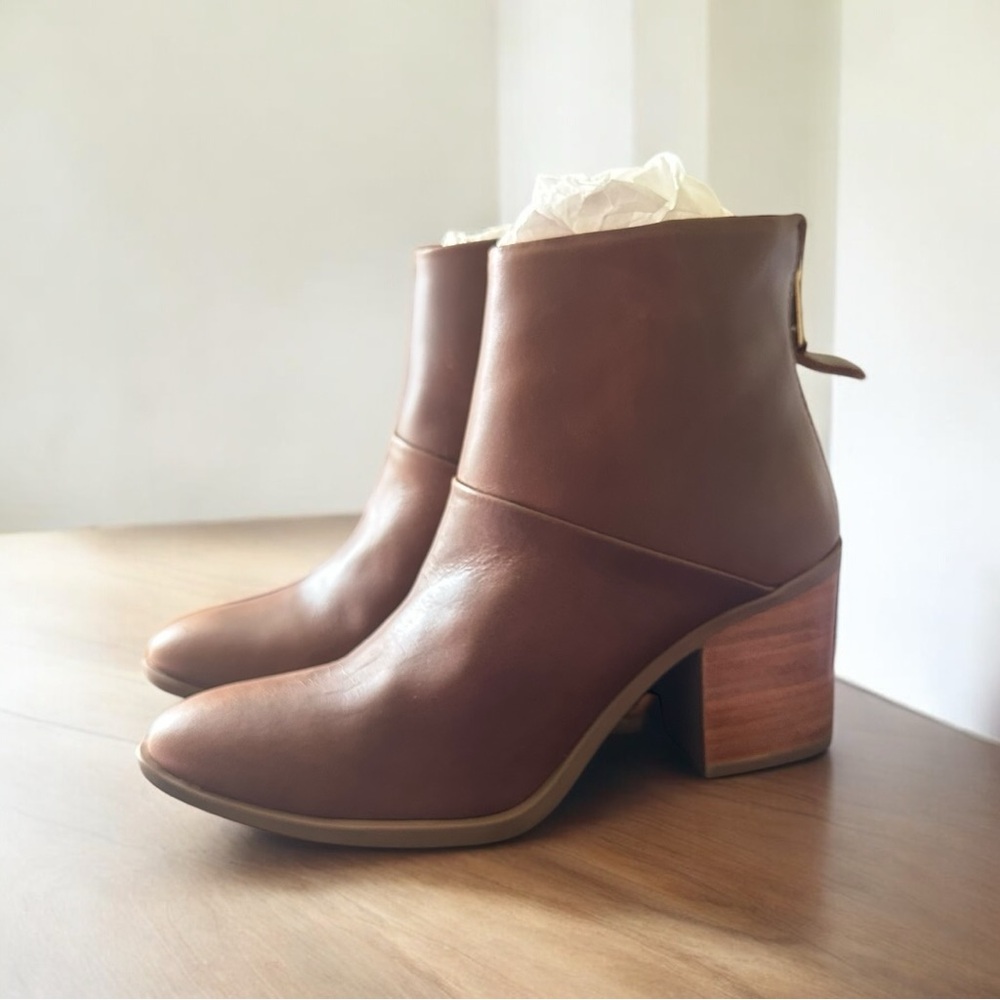 Elegant Dari Brown Ankle Boots